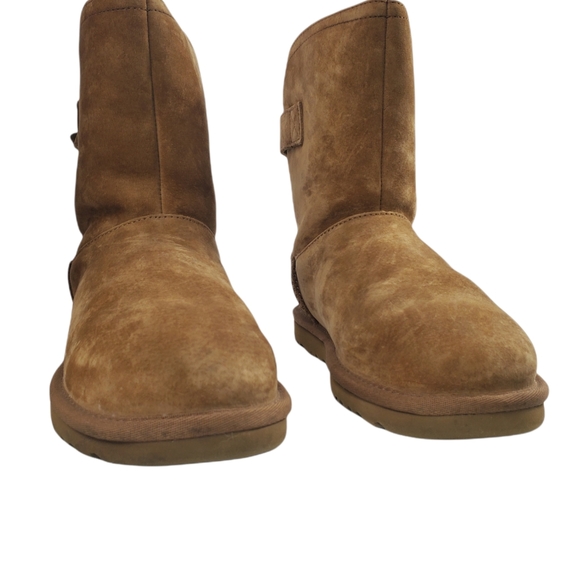 UGG - Picture 3 of 5